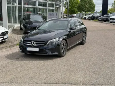 Gebraucht Mercedes C200 Avantgarde 160 PS (117 kW) 2020 Schwarz  unilack Kombi