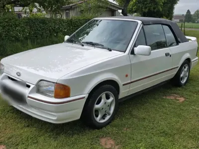 Gebraucht Ford Escort Cabriolet 102 PS (75 kW) 1991 Weiß Cabrio