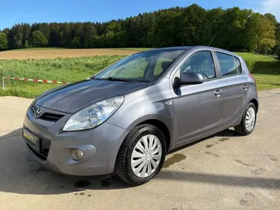 Gebraucht Hyundai i20 Comfort 101 PS (74 kW) 2009 Grau Kleinwagen