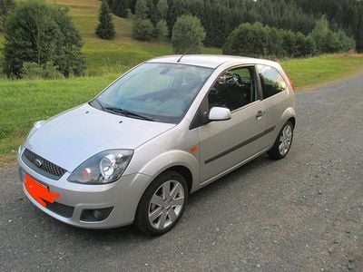 Gebraucht Ford Fiesta 80 PS (58 kW) 2007 Silber Kleinwagen