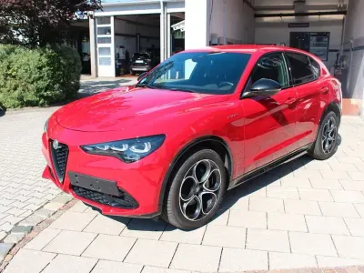Gebraucht Alfa Romeo Stelvio Premium 209 PS (153 kW) 2023 Rot SUV