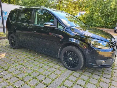 Gebraucht VW Touran Life 140 PS (102 kW) 2013 Schwarz Van / Kleinbus