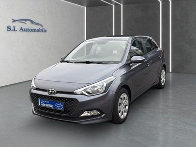 Gebraucht Hyundai i20 Trend 84 PS (61 kW) 2017 Grau Limousine