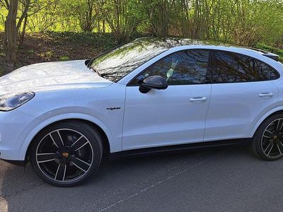 Begagnad Porsche Cayenne Coupe Platinum Edition 462 HK (339 kW) 2023 Vit Sportkupé