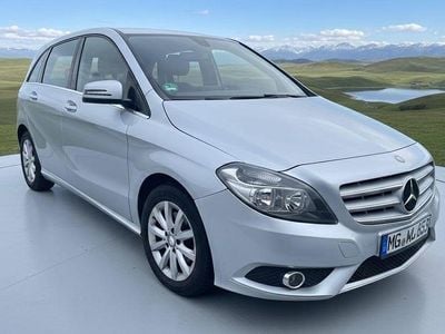 Gebraucht Mercedes B180 122 PS (89 kW) 2013 Silber Van / Kleinbus