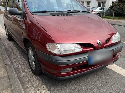 Gebraucht Renault Mégane 108 PS (79 kW) 1998 Rot Van / Kleinbus