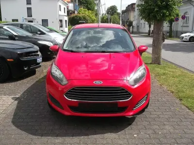 Gebraucht Ford Fiesta Trend 65 PS (47 kW) 2014 Rot Kleinwagen