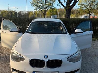 Usata BMW 114 102 CV (75 kW) 2012 Bianco Utilitaria