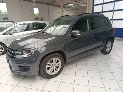 Gebraucht VW Tiguan Trendline 122 PS (89 kW) 2015 Grau SUV