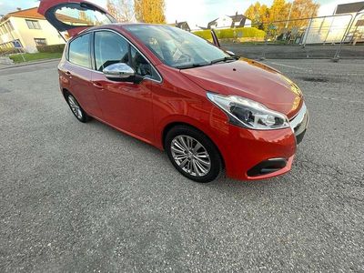 Rot Gebraucht 2018 Peugeot 208 Kleinwagen | 9.290 € (Etwas zu teuer)