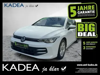 Używany VW Golf VIII Life 116 KM (85 kW) 2024 Biały Sedan/Limuzyna