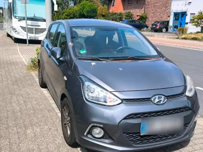 Gebraucht Hyundai i10 67 PS (49 kW) 2014 Grau Kleinwagen