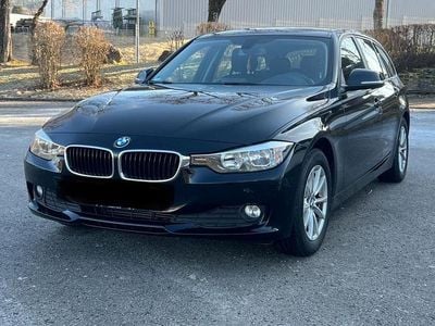 Schwarz Gebraucht 2013 BMW 318 Sport Line Kombi | 5.999 € (Guter Preis)