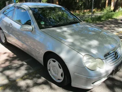 Gebraucht Mercedes C180 143 PS (105 kW) 2003 Silber