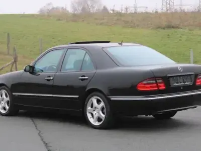 Gebraucht Mercedes E320 Avantgarde 224 PS (164 kW) 2001 Schwarz Limousine