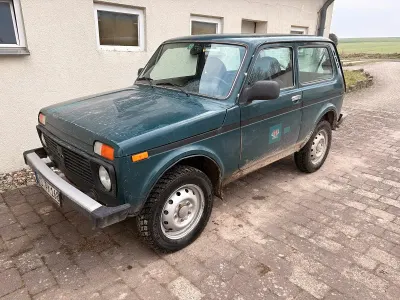 Gebraucht Lada niva 82 PS (60 kW) 2010 Grün SUV
