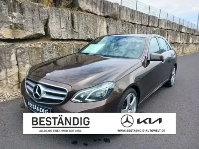 Gebraucht Mercedes E220 Avantgarde 170 PS (125 kW) 2015 Dolomitbraun Limousine