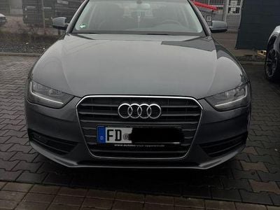 Grau Gebraucht 2013 Audi A4 Attraction Limousine | 8.000 € (Guter Preis)