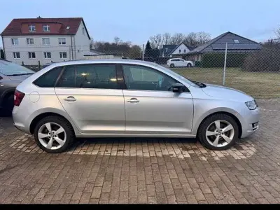 Gebraucht Skoda Rapid Style 125 PS (91 kW) 2017 Grau Kleinwagen