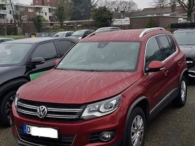 Gebraucht VW Tiguan LOUNGE 150 PS (110 kW) 2016 Rot SUV