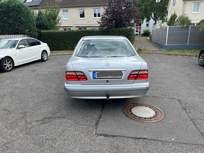 Mercedes E200