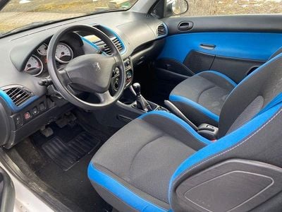 Gebraucht Peugeot 206 60 PS (44 kW) 2011 Weiß Limousine