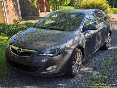 Gebraucht Opel Astra Eco 131 PS (96 kW) 2012 Grau Kombi