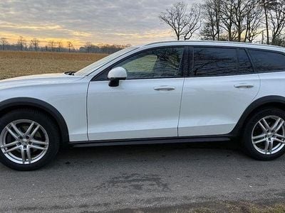 Gebraucht Volvo V60 197 PS (144 kW) 2022 Weiß Kombi