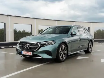 Second-hand Mercedes E300 197 CP (144 kW) 2024 Verde Berlinǎ