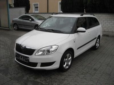 Gebraucht Skoda Fabia 105 PS (77 kW) 2012 Gelb Kleinwagen