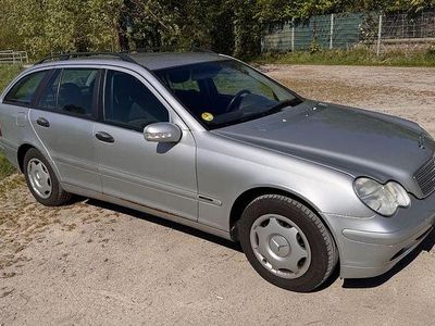 Second-hand Mercedes C220 Classic 143 CP (105 kW) 2003 Argintiu Berlinǎ
