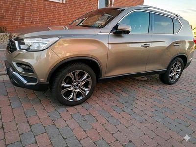 Gebraucht Ssangyong (KGM) Rexton Sapphire 181 PS (133 kW) 2018 Grau SUV