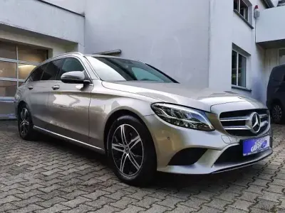 Gebraucht Mercedes C220 Avantgarde 194 PS (142 kW) 2020 Grau Limousine