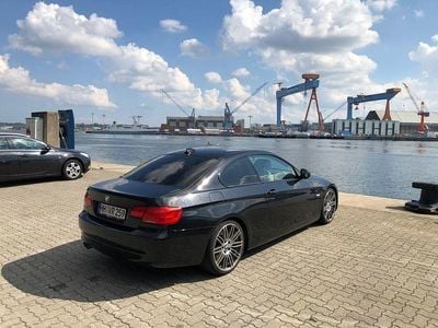 Gebraucht BMW 325 204 PS (150 kW) 2010 Schwarz Coupé