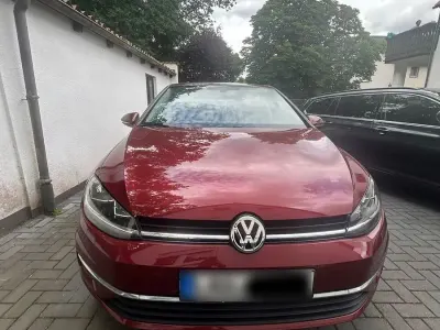 Gebraucht VW Golf VII Comfortline 150 PS (110 kW) 2019 Rot Limousine