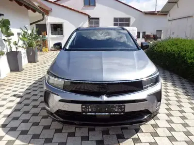 Gebraucht Opel Grandland X GS Line 131 PS (96 kW) 2022 Kontrast grau/quarz silber SUV