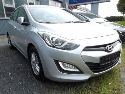 Usata Hyundai i30 Trend 110 CV (80 kW) 2013 Argento Station wagon