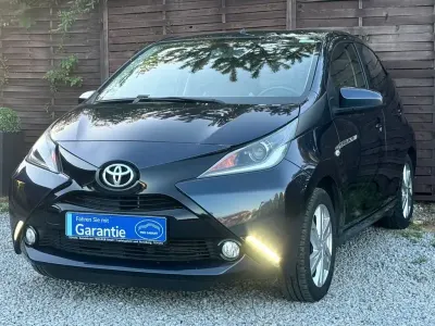 Gebraucht Toyota Aygo X-play 69 PS (50 kW) 2016 Blau Kleinwagen