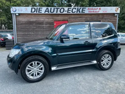 Gebraucht Mitsubishi Pajero Intense 200 PS (147 kW) 2011 Grün SUV