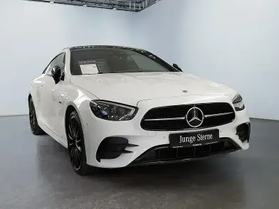 Gebraucht Mercedes E400 AMG 330 PS (242 kW) 2023 Weiß Coupé
