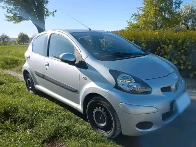 Brugt Toyota Aygo 68 HK (50 kW) 2009 Sølv Hatchback