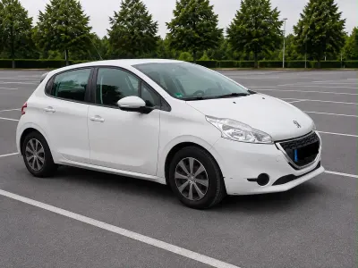 Gebraucht Peugeot 208 99 PS (72 kW) 2015 Kleinwagen