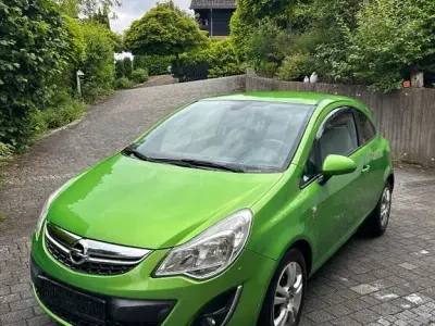 Gebraucht Opel Corsa Innovation 101 PS (74 kW) 2012 Grün Kleinwagen