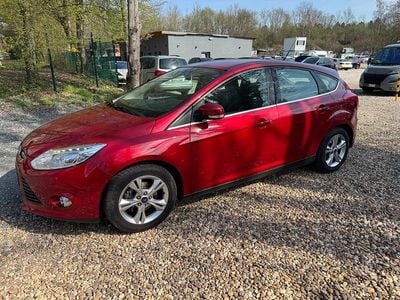 Gebraucht Ford Focus Champions Edition 125 PS (91 kW) 2012 Rot Limousine