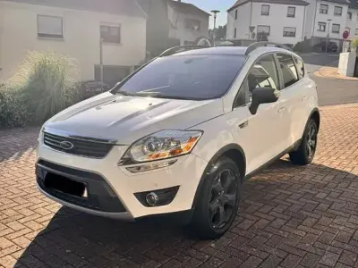 Gebraucht Ford Kuga Titanium 163 PS (119 kW) 2012 Weiß SUV