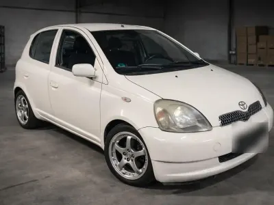 Usata Toyota Yaris 85 CV (62 kW) 2001 Bianco Utilitaria