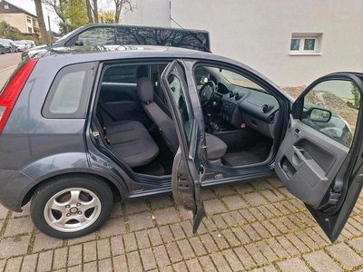 Second-hand Ford Fiesta 80 CP (58 kW) 2003 Gri Hatchback