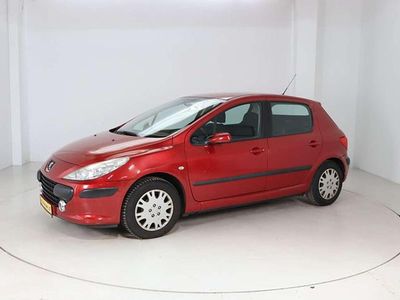 Gebraucht Peugeot 307 Tendance 109 PS (80 kW) 2007 Rot Limousine