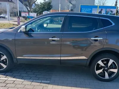 Gebraucht Nissan Qashqai N-Connecta 116 PS (85 kW) 2016 Braun SUV