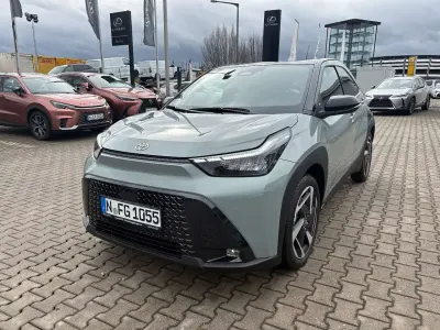 Gebraucht Toyota Aygo X 116 PS (85 kW) 2025 Urban khaki metallic / night s SUV
